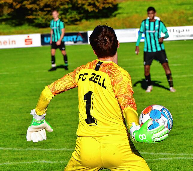 Bild 5: FC Zell übernimmt mit dem 2:1 beim FC Erzingen die Tabellenführung &ndash; und wir haben die Bilder!