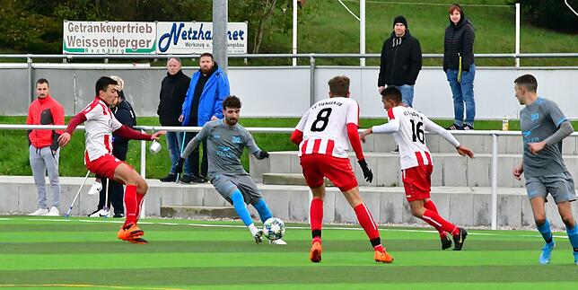 Bild 2: SV Jestetten besiegt den FC Tiengen 08 auf dem Kunstrasen in Erzingen mit 2:0 &ndash; und wir haben Bilder!