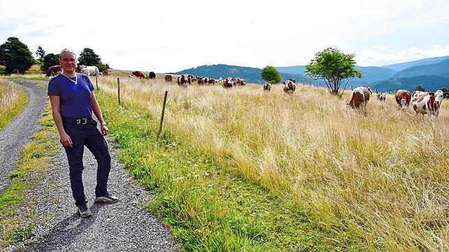 Die Gemeinde Bernau ist auch landwirtschaftlich geprägt. Landwirtin Anja Baur (41) zeigt ihre Rinderherde.