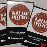 Die Holzhauermusik hatte in diesem Jahr Klebetattoos mit ihrem Logo angefertigt.