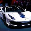 (Archivbild) Ein Ferrari 488 Pista Spider auf der Pariser Motor-Show im Oktober 2018. Ein solches Geschoss ist jetzt auf der Flucht vor ...