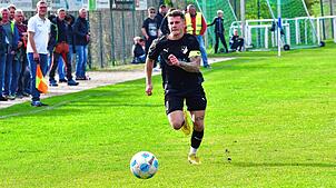 Punkt gesichert: Timo Glattacker (hier ein Archivfoto) traf für den FC Wittlingen im Derby beim TuS Binzen doppelt und sicherte seiner ...