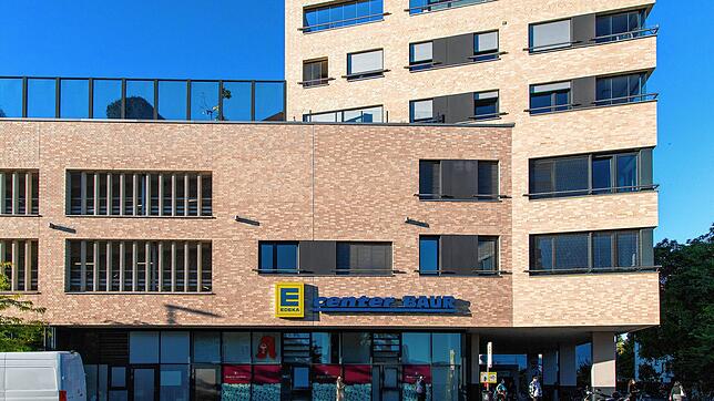 Einkaufen, Arbeiten, Wohnen und Parken kommen an der Reichenaustraße in einem Gebäude zusammen. Das kann einige Vorteile haben &ndash; ...