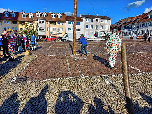 Bild 5: Ade Fasnet 2024! Bilder vom Markdorfer Narrenbaumfällen mit Umzug aus der Stadt
