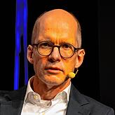 Stefan Hilser stellt den Politikern zum Aufwärmen knifflige Einstiegsfragen.