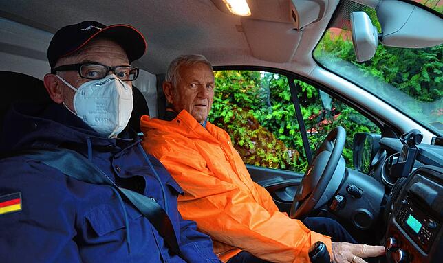 Arnim Zumstein (links) und Rudolf Wagner kurz vor Fahrtantritt.