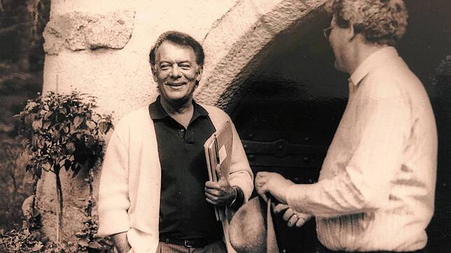Bilder von den Dreharbeiten der Schwarzwaldklinik vor dem Hüsli in Grafenhausen mit Schauspieler Klausjürgen Wussow und dem damaligen ...