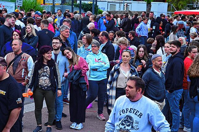 Bild 21: Tausende Besucher feiern beim Stadtfest