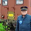 Werner Wocher – hier ein Bild von November 2024 – engagiert sich für den Erhalt der einzigen grenzüberschreitenden Museumsbahn: Die ...