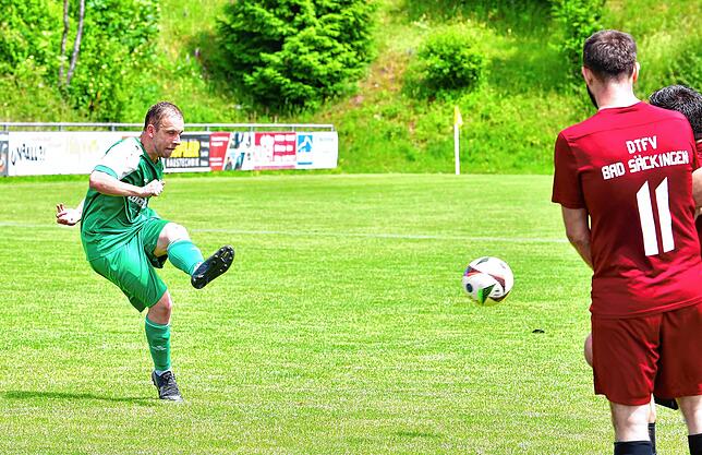 Bild 38: SV Waldhaus II gewinnt Kellerduell gegen DTFV Bad Säckingen mit 2:1 – und wir haben Fotos!