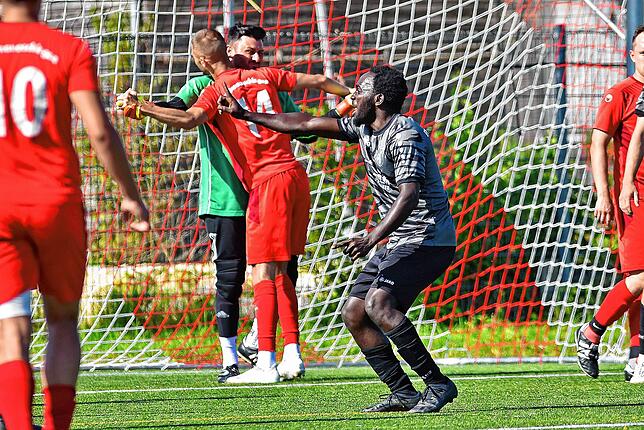 Bild 2: Die besten Bilder vom Torspektakel zwischen dem SSC Donaueschingen und dem FC Grüningen
