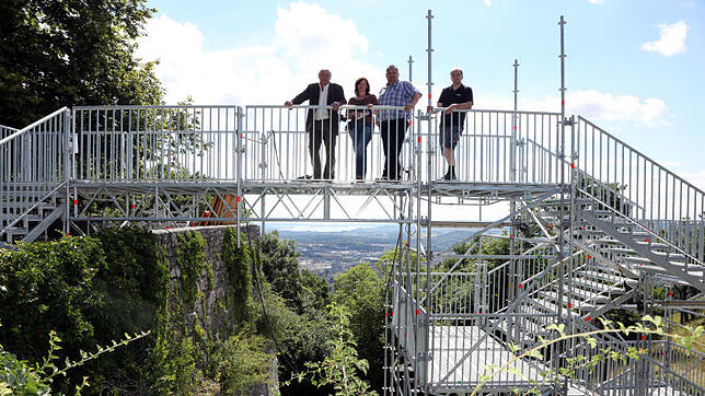 Um im Falle einer Massenpanik bei Open-Air-Konzerten auf dem Hohentwiel die Menschen schnell evakuieren zu können, hat die Stadt 2012 ...