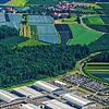 Im Waldgebiet zwischen Messe (vorn) und Hirschlatt (hinten im Bild) hat ein Unbekannter am Dienstag eine Frau begrapscht.
