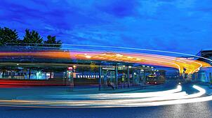 Beim Stadtverkehr in Friedrichshafen &ndash; hier ein Archivbild vom Hafenbahnhof &ndash; stehen 2024 umfangreiche Veränderungen an.