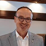 „Die Angst ist unbegründet, das werden wir nicht tun, das wird die Stadtverwaltung nicht tun“, sagt OB Uli Burchardt.