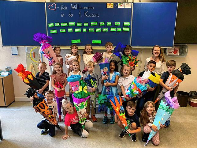Die Einschulungsfeier für die neuen Erstklässler in der Grundschule Wahlwies fand in der ersten Woche nach den Sommerferien statt. Die ...
