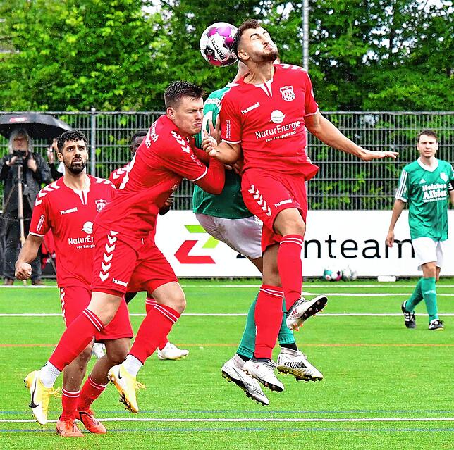 Voller Einsatz: David Pinke (Zweiter von links) im Pokalspiel vor drei Jahren mit dem FV Lörrach-Brombach bei der SG Mettingen/Krenkingen.