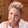 Schlagersängerin Alexandra Hofmann in ihrem Haus in Meßkirch.