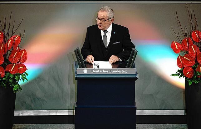 Wolfgang Schneiderhan hält beim Volkstrauertag eine Rede im Deutschen Bundestag. Der frühere Generalinspekteur der Bundeswehr soll im ...