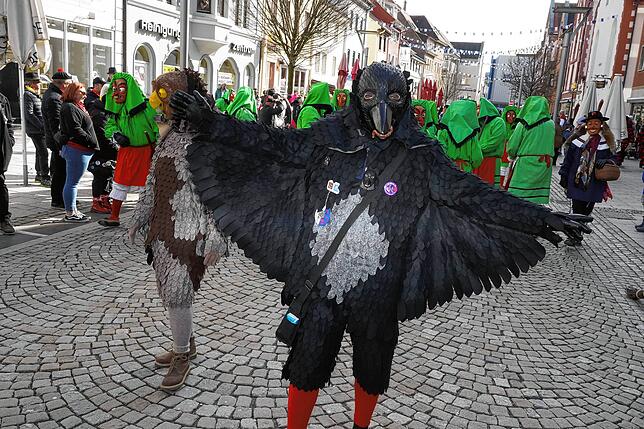 Kra, kra... Auch die Rietvögel machen sich groß.