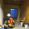 Unter dem Schlauchturm im Feuerwehrhaus in Stockach entsteht derzeit eine neue Damenumkleide. Noch sind die Arbeiten in vollem Gange.