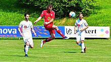 Tor des Tages: Wie schon vor Wochenfrist beim FC Erzingen traf Timo Bernauer (Mitte) erneut für den FC Wallbach. Dieses Mal aber reichte ...