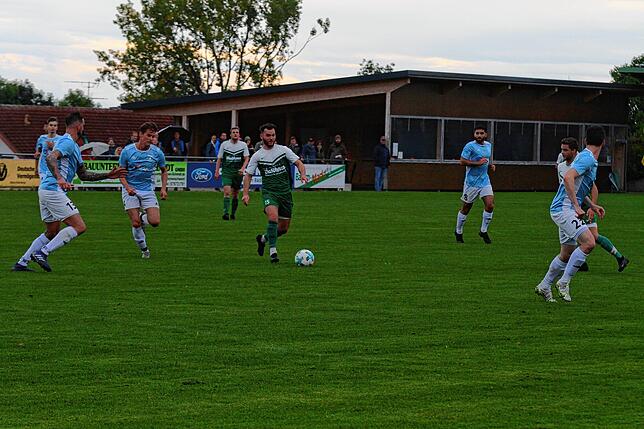Bild 22: SV Waldhaus bezwingt den SV Obersäckingen mit 4:0 &ndash; und wir haben Bilder!