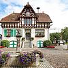 Das ehemalige Rathaus im Mooser Ortsteil Iznang muss dringend saniert werden – aufgrund des Denkmalschutzes ist das aber gar nicht so ...