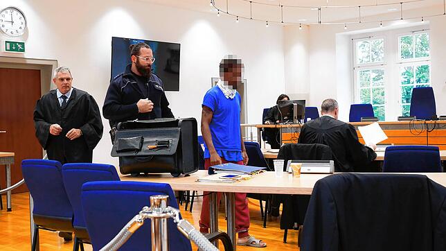 An Tag drei der Verhandlung gegen einen Mann aus Nigeria wegen versuchten Totschlags wurde jetzt das Urteil gesprochen. Er muss für vier ...