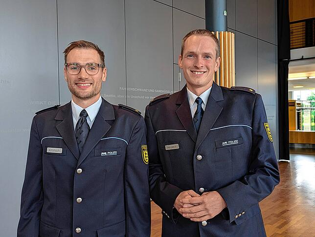 Benjamin Kimmich, Leiter des Polizeireviers Schwenningen (links), und sein Villinger Kollege Daniel Heuseck stellen dem Gemeinderat die ...