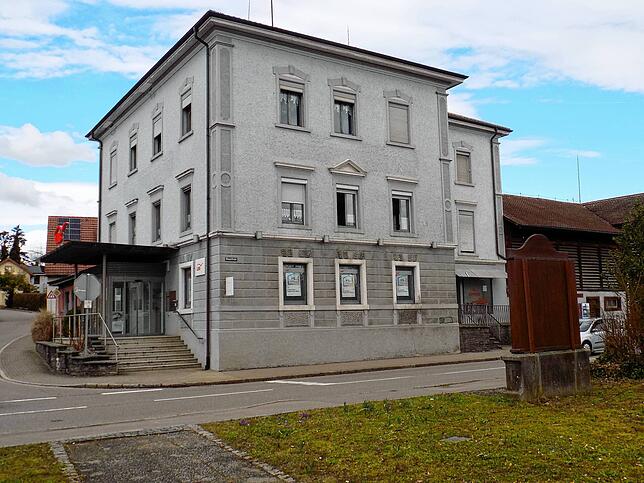 Bild 1: Ende einer Ära: Jetzt baut die Volksbank auch noch ihren Geldautomaten ab