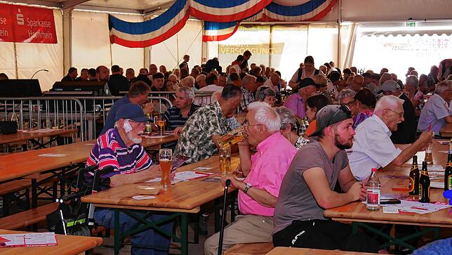 Bild 15: Waldshuter Chilbi 2025: Volles Haus beim 57. Wunschkonzert des Musikzugs St. Florian - das sind die schönsten Bilder