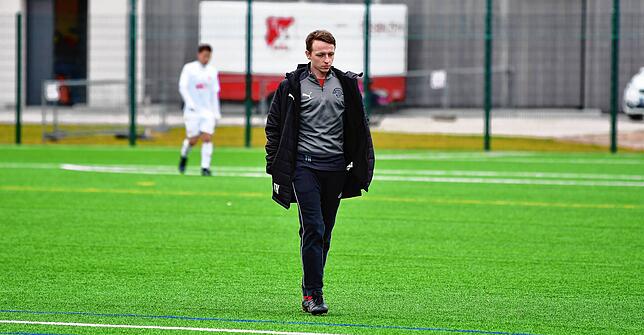 Stinksauer in der Pause: Trainer Thomas Halmer schien für den FC Hochrhein nach dem 0:4-Rückstand die richtigen Worte gefunden zu haben, ...