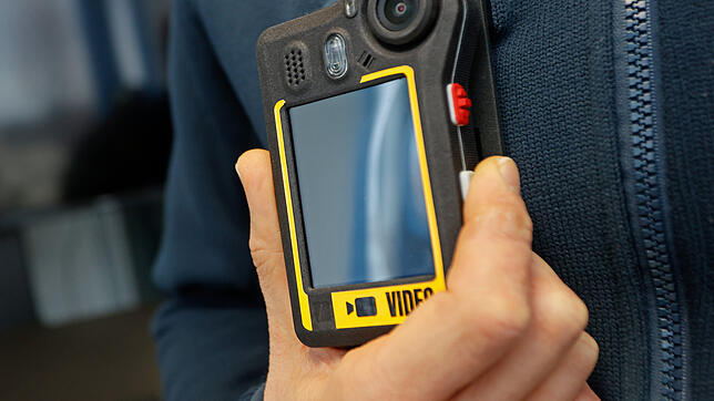 In Baden-Württemberg sollen jetzt mehr Mitarbeiter der Deutschen Bahn Bodycams erhalten. Diese werden auch in unserer Region unterwegs sein.