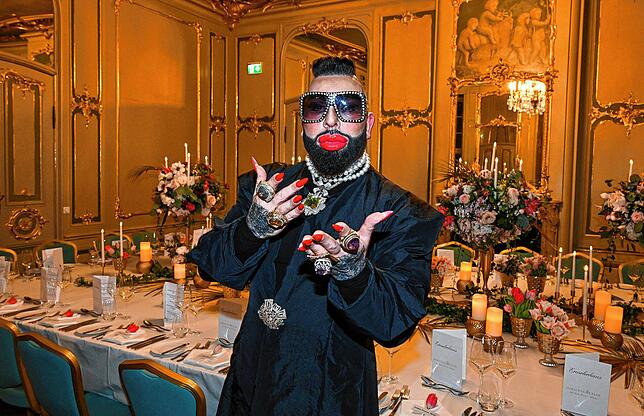 Designer Harald Glööckler hat‘s am 30. Mai krachen lassen – in einem Hotel im brandenburgischen Bad Saarow feierte er mit prominenten ...
