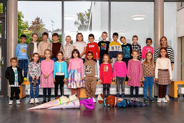 Willkommen im Schulleben! Die Erstklässler der Klasse 1b an der Peter-Thumb-Gemeinschaftschule mit Klassenlehrerin Nina Kunz.