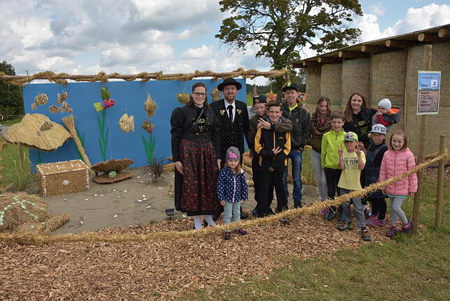Trachtenkapelle Höchenschwand: Unser Foto zeigt die Kinder mit den Ausbildern Nicole Vogelbacher, Markus und Franzi Looss (von links).