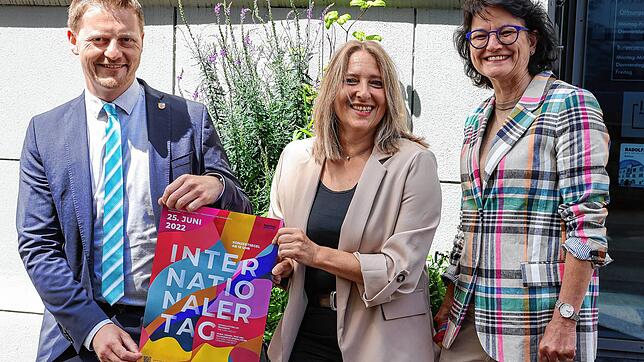 Freuen sich auf den Internationalen Tag: Ob Simon Gröger, Manuela Restle (Stabstelle Partizipation und Integration) und Bürgermeisterin ...