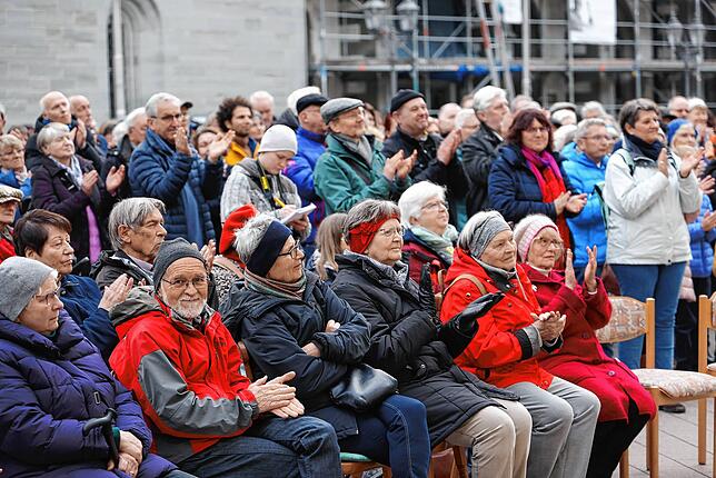 Bild 10: Verschiedene Glaubensgemeinschaften setzen Zeichen gegen Diskriminierung und Gewalt