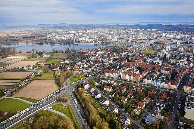 So sah es am Dienstag, 17. März, ab dem frühen Morgen an der Grenze zwischen Konstanz und Kreuzlingen aus: LKW und Autos stauten sich ...