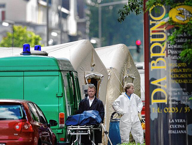 Durch die „Mafia-Morde“ von 2007 in Duisburg zeigte sich, dass die Arme der italienischen Mafia ‚Ndrangheta bis nach ...