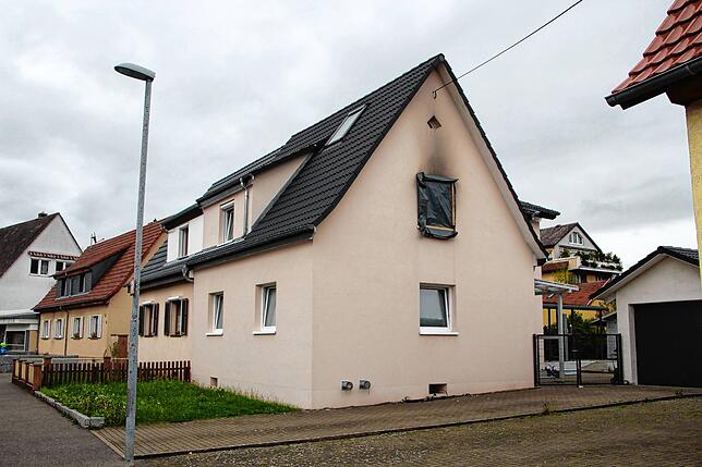 So sieht das Wohngebäude in der Schwarzwaldstraße 7 am Tag nach dem Brand aus. Bild: Bernhard Lutz