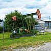2022 erinnert nur noch eine alte &bdquo;Pferdekopfpumpe&ldquo; an die Ölförderung. Sie steht im Gewerbegebiet Mengener Straße. 18 ...