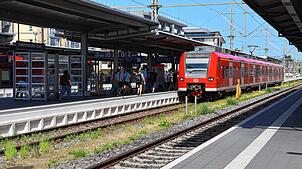 Nach Jahren der Baustelle sind die Arbeiten am Stadtbahnhof beendet. An den Bahnsteigen hat sich einiges getan.