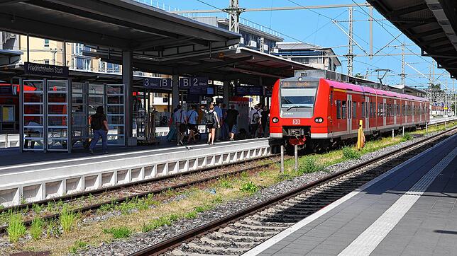Nach Jahren der Baustelle sind die Arbeiten am Stadtbahnhof beendet. An den Bahnsteigen hat sich einiges getan.