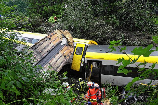 Bild 2: Bilder zeigen das ganze Ausmaß des tödlichen Zugunglücks im Kreis Biberach