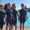 Ihr Ziel ist das Seepferdchen: Alessandro, Philipp, Finn und Cemil (von links) bei ihrem Schwimmkurs 2021 Mitte Juni im Wehrer Freibad.
