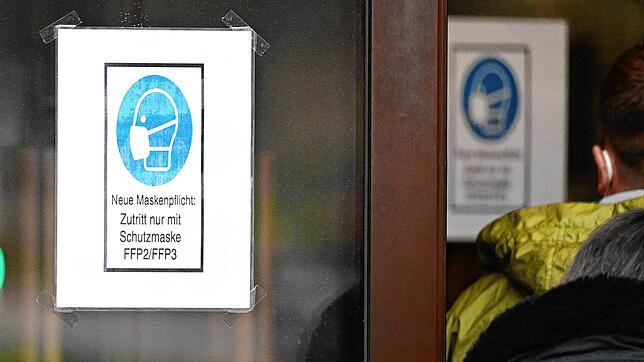 Am 3. April fällt die Maskenpflicht in Innenräumen. Der Grund: Das neue Infektionsschutzgesetz lässt keine andere Regelung zu.