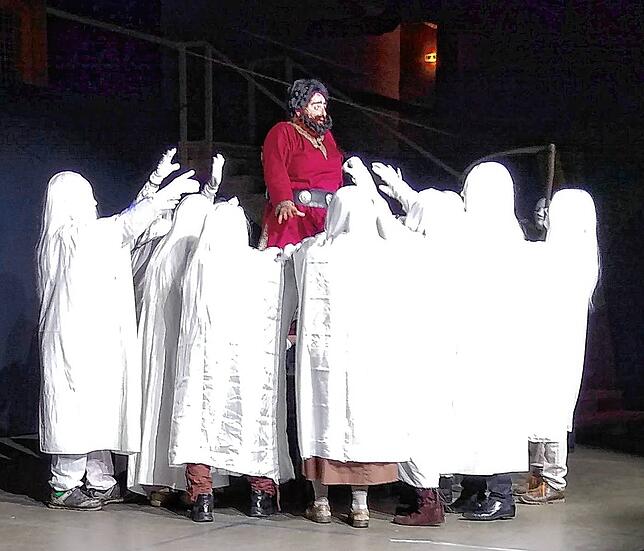 Der Tod, dargestellt durch die in der Schlacht gestorbenen Bauern, holt den Truchess von Waldburg.