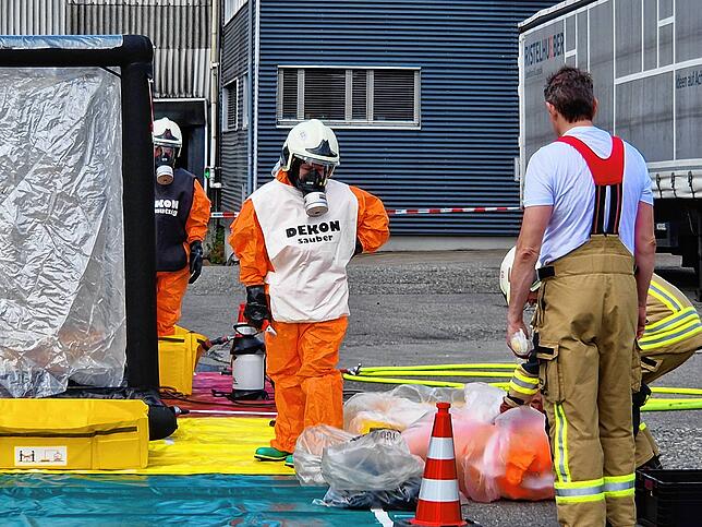 Bild 12: Gefahrgutunfall in Dogern: Feuerwehr-Großeinsatz im Industriegebiet – alle Bilder vom Einsatz